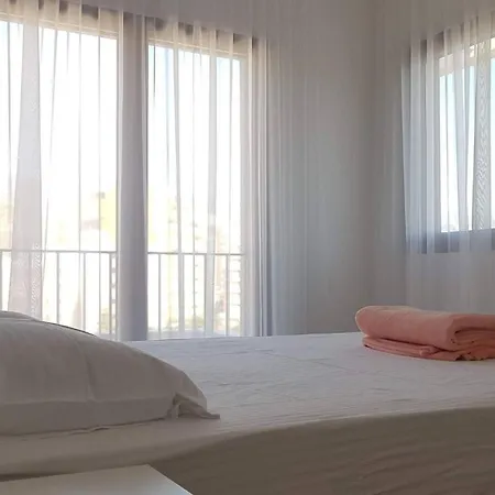 Charming With Mountain Views Apartment