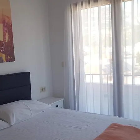 Charming With Mountain Views * Budva